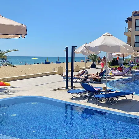 C - бийч с Apartamento