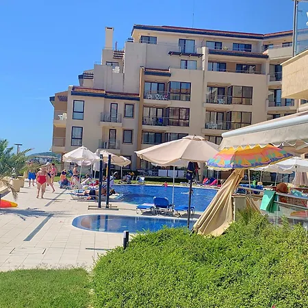 C - бийч с * Obzor