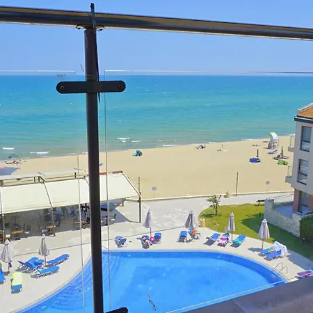 C - бийч с Apartamento