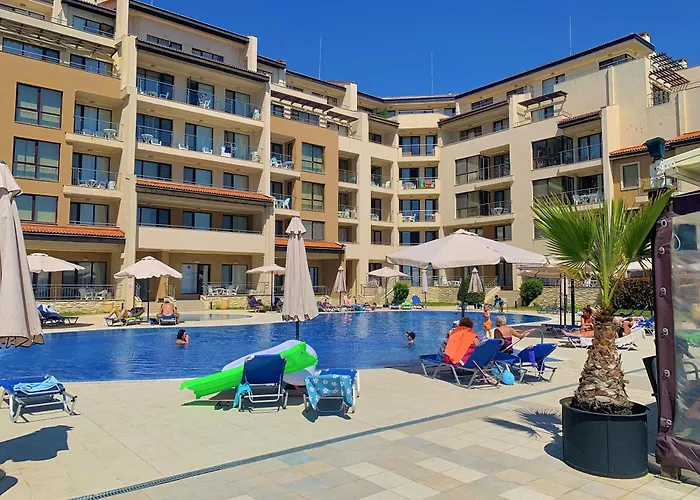 C - бийч с アパート *