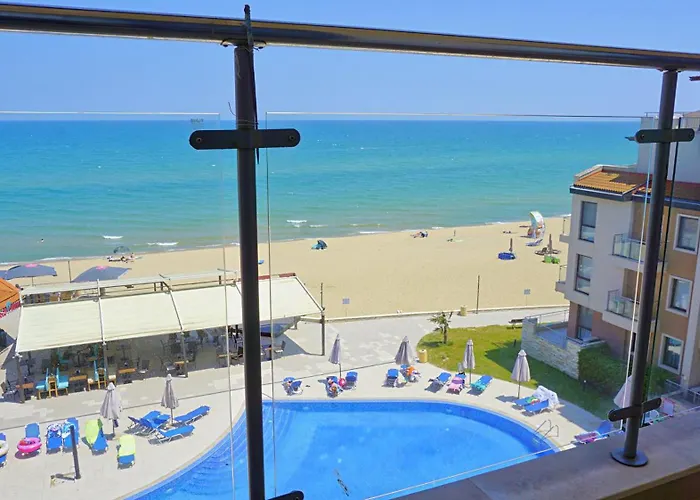 C - бийч с アパート