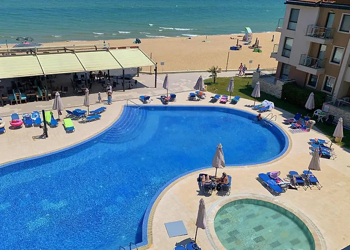 C - бийч с アパート *