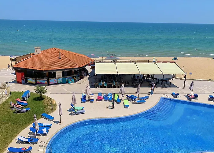 アパート C - бийч с *