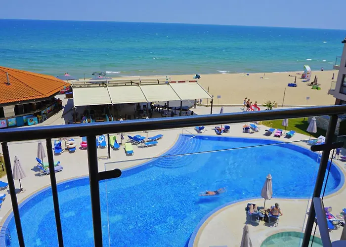 C - бийч с アパート *