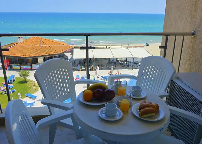 C - бийч с アパート *