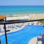C - бийч с Apartment Obzor