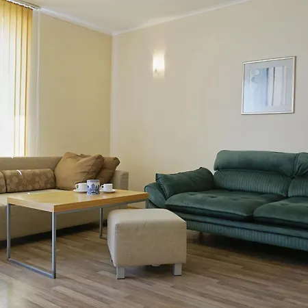 C - бийч с Apartament