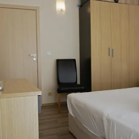 C - бийч с Apartament