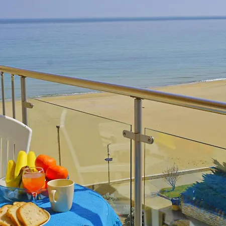 C - бийч с * Obzor