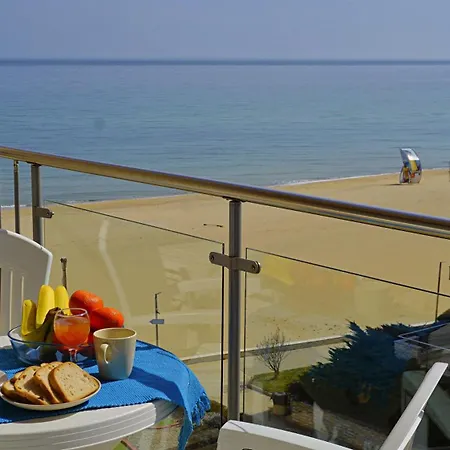 C - бийч с Apartament Obzor