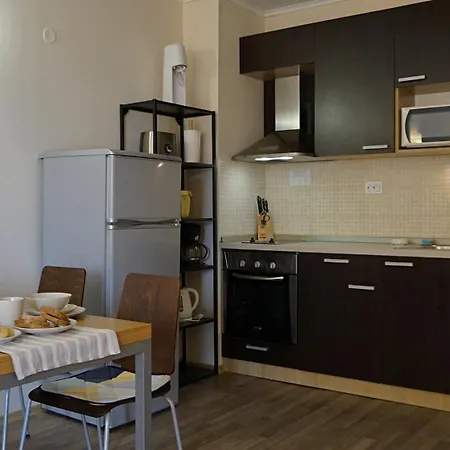 C - бийч с Apartament *