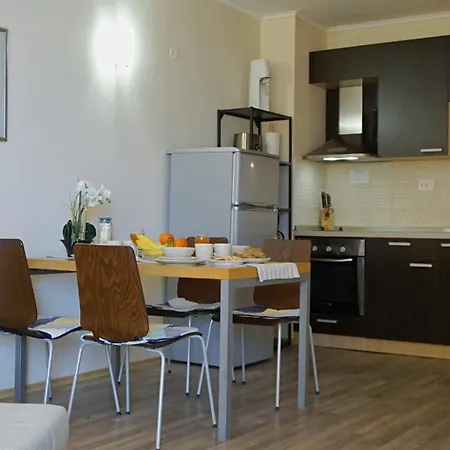 C - бийч с Apartament Obzor