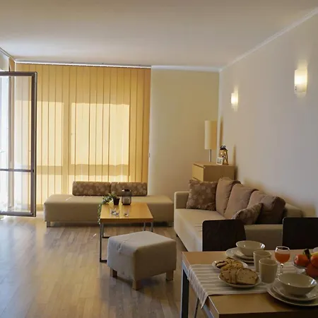 C - бийч с Apartament Obzor