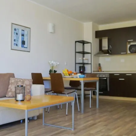 C - бийч с Apartament