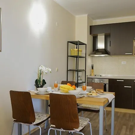 C - бийч с Apartament *