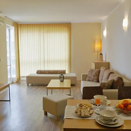 C - бийч с Apartament