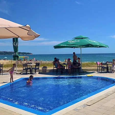 C - бийч с Apartament