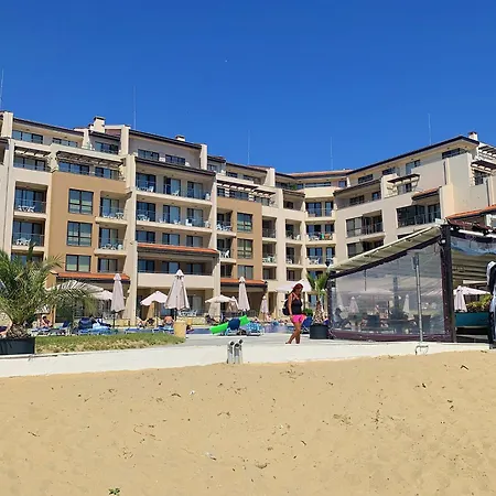 C - бийч с * Obzor