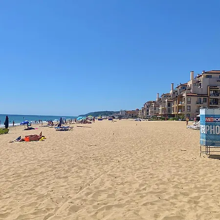 C - бийч с Apartament *