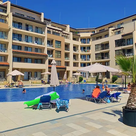 C - бийч с Apartament *