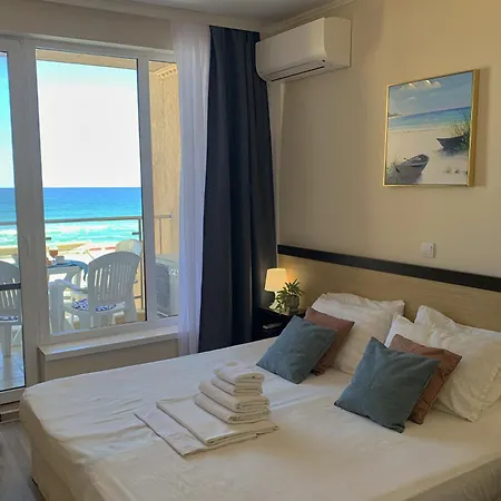 C - бийч с Apartament