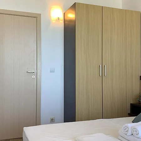 C - бийч с Apartament