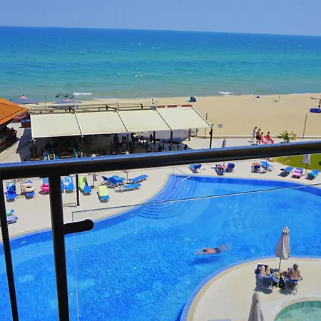 C - бийч с Apartament *