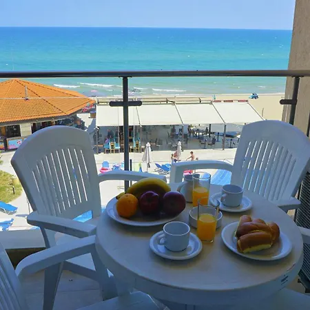 C - бийч с Apartament *