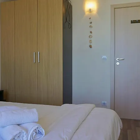 C - бийч с Apartment