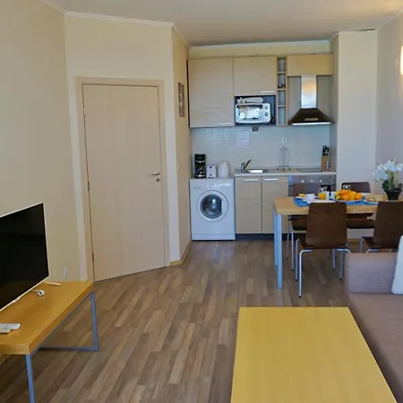 C - бийч с Apartament