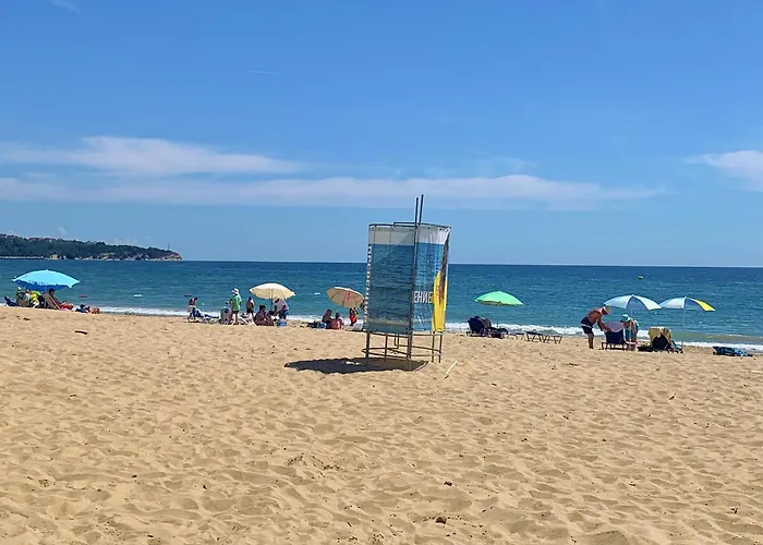 C - бийч с 公寓