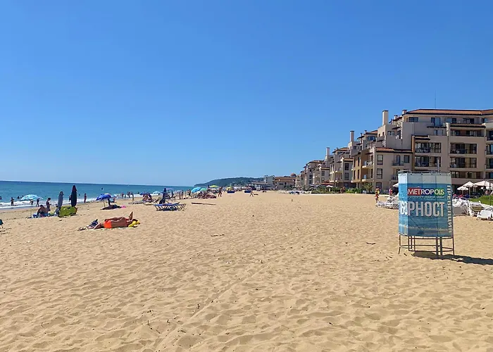 C - бийч с 公寓 *