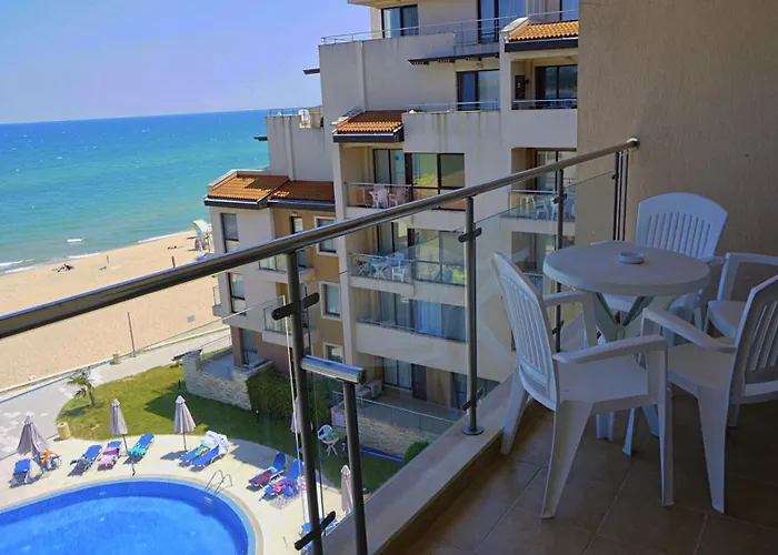 C - бийч с Apartment *