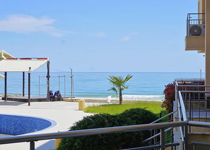 C - бийч с 公寓