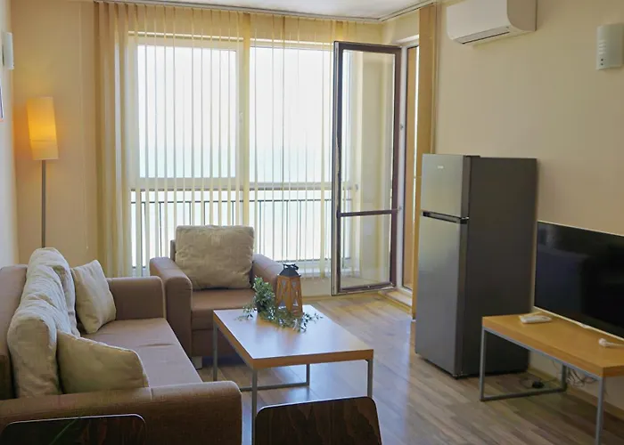 C - бийч с Apartment